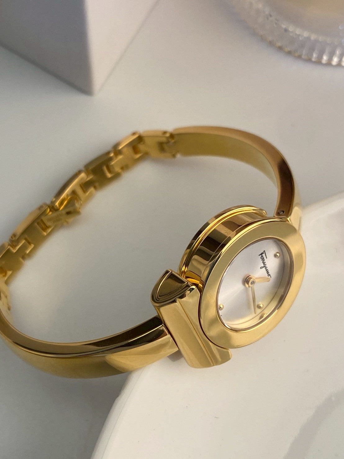 Ferragamo watch gold c.1251