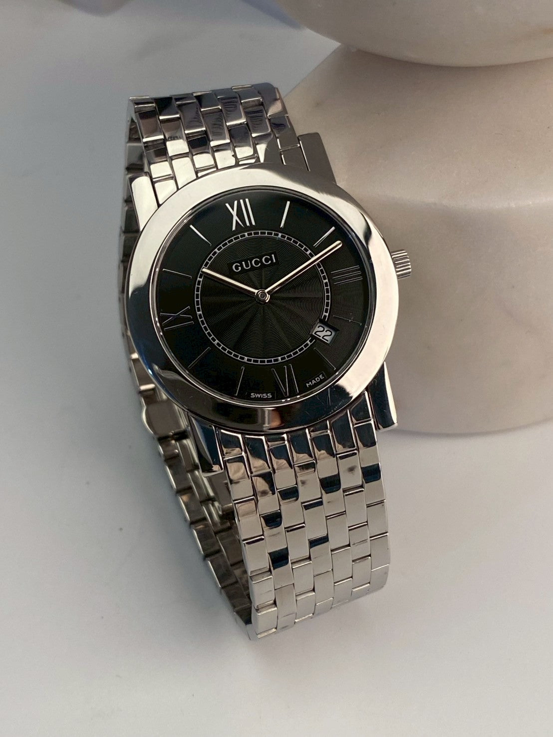 Gucci black dial men 5200M c.4751