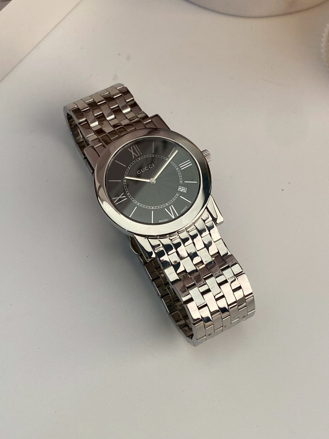 Gucci black dial men 5200M c.4751