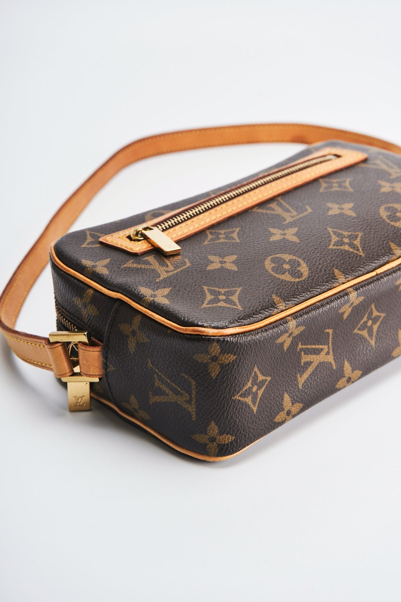 Louis vuitton cite pm size
