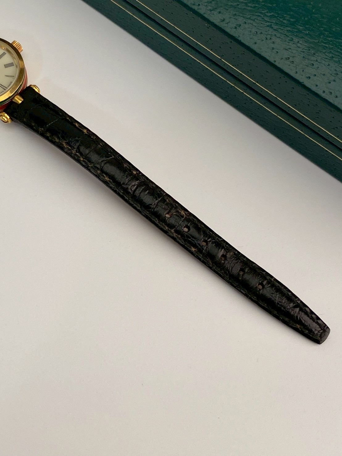 Gucci 2000m cream watch