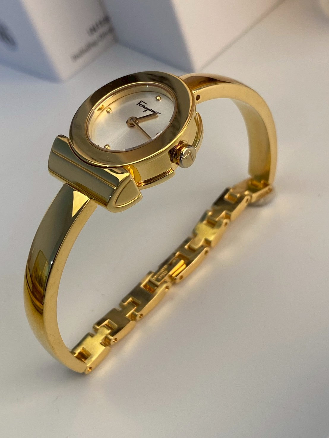 Ferragamo watch gold c.1251