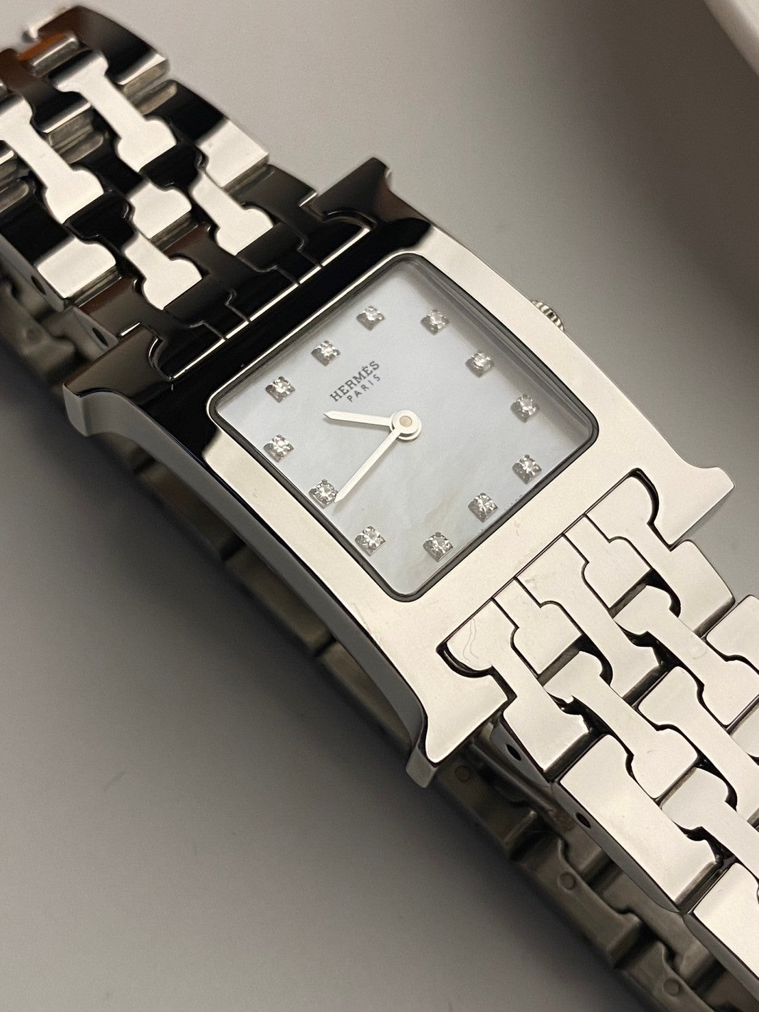 Hermes white dial diamond c.1627