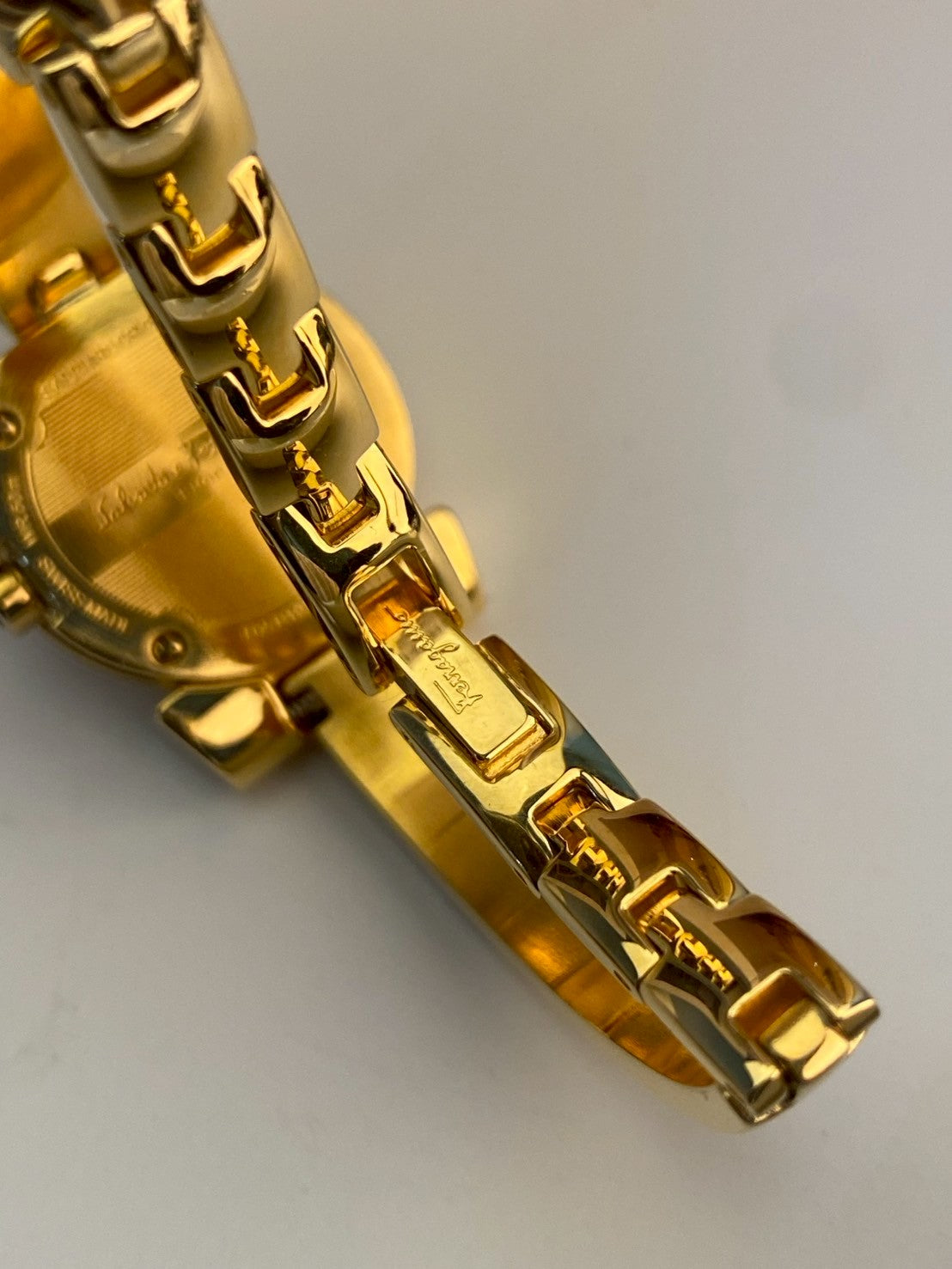 Ferragamo watch gold c.1251