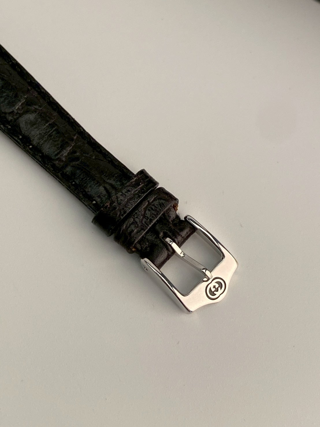 Gucci 5500l black dial watch