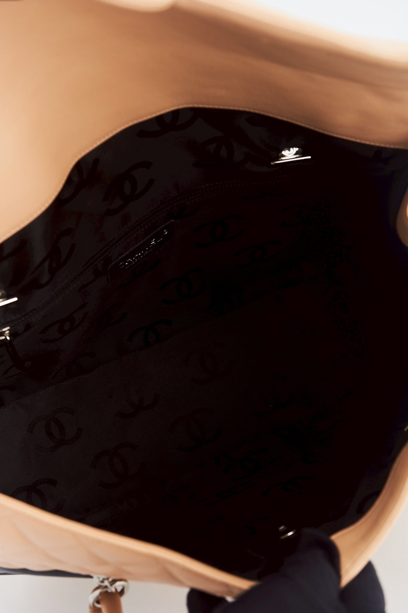 Chanel flab maxi clafskin leather
