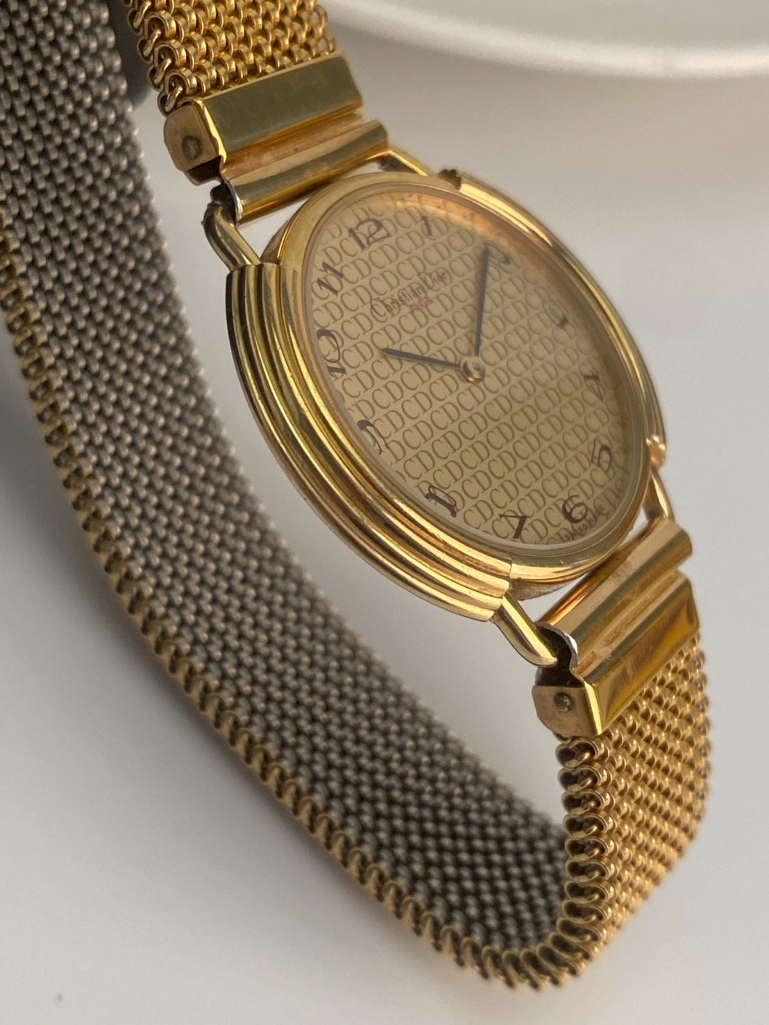 Dior 59 121 logo dial gold watch