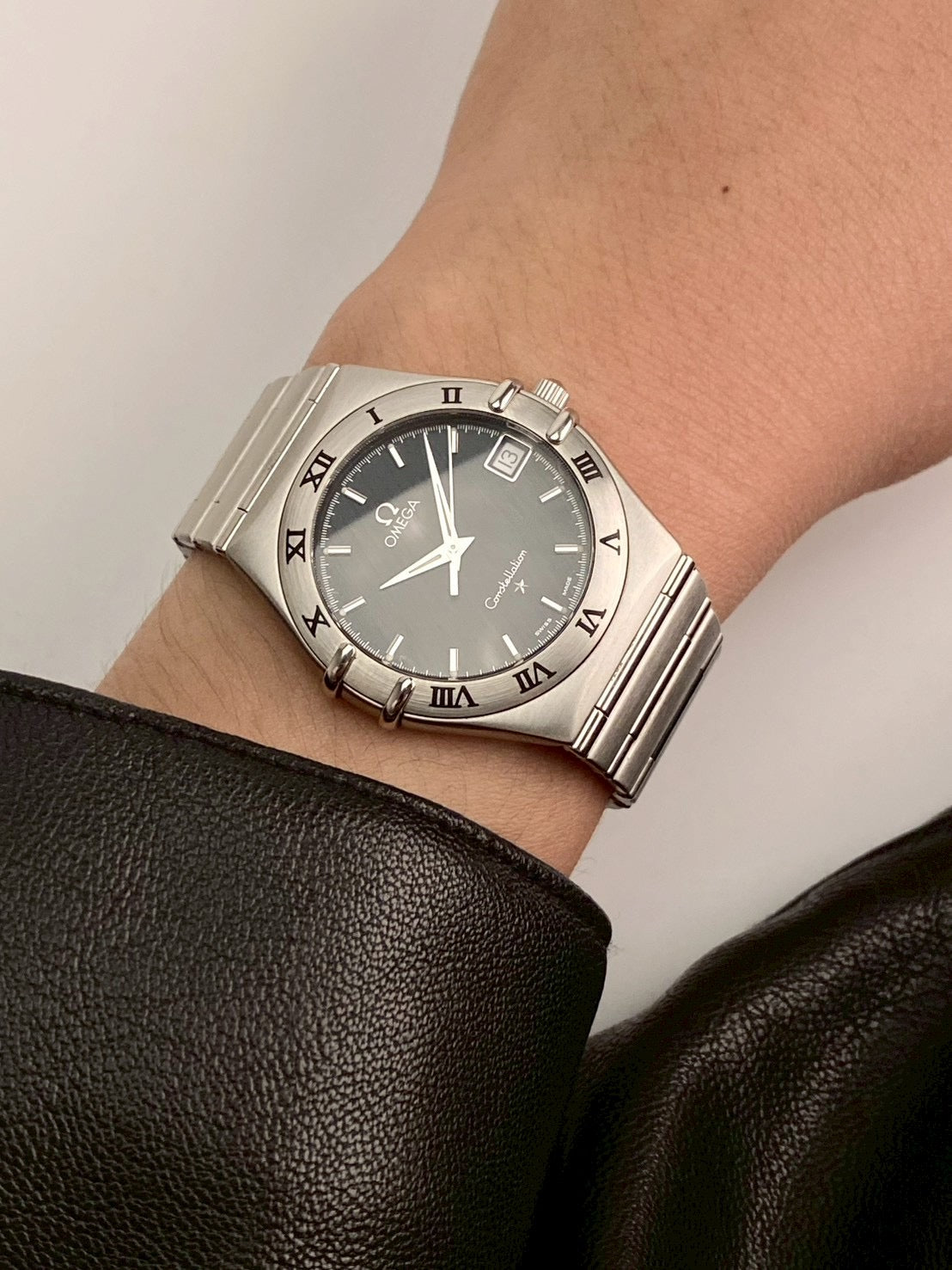 Omega constellation black dial date c. 5218