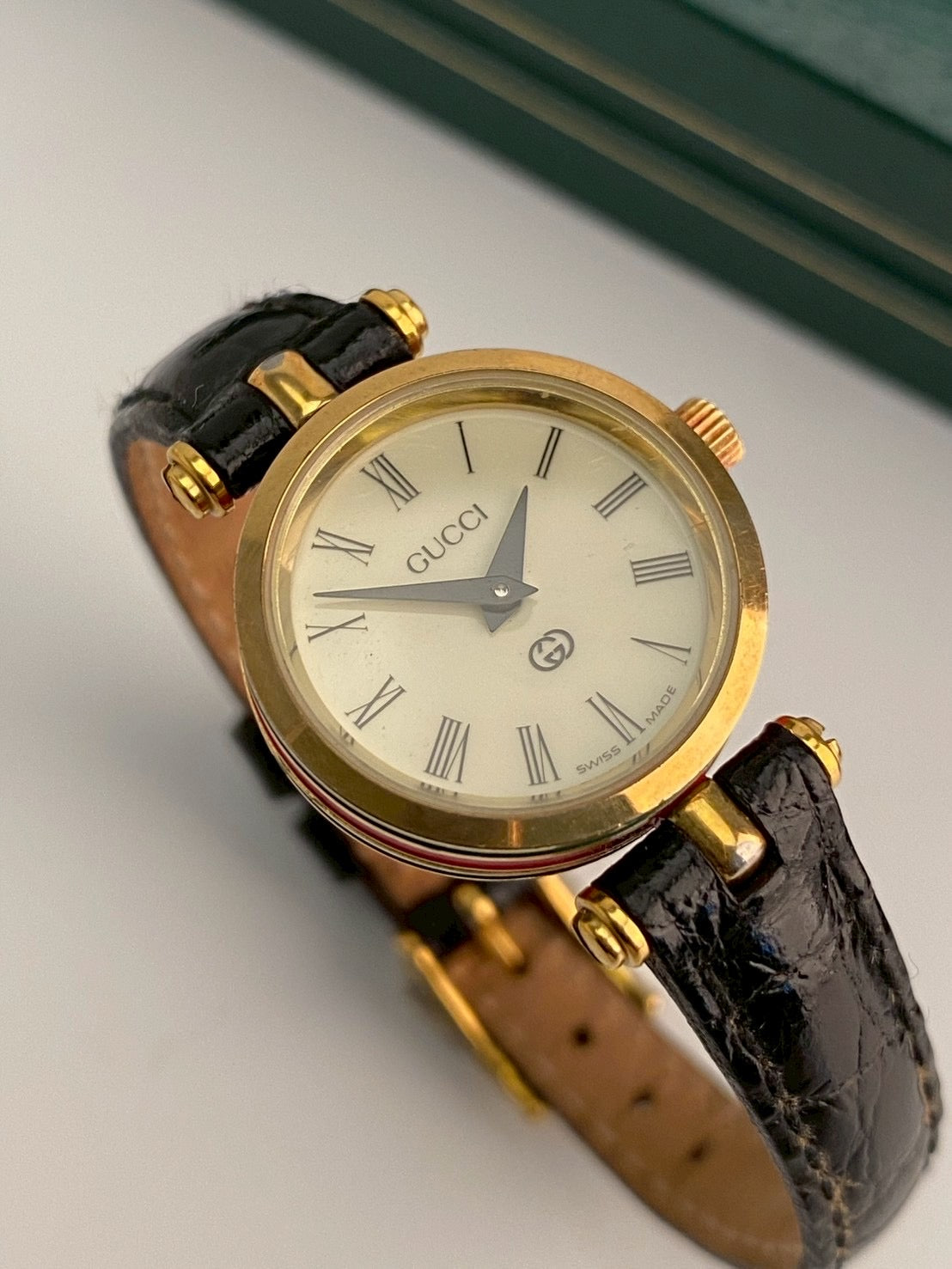 Gucci 2000m cream watch