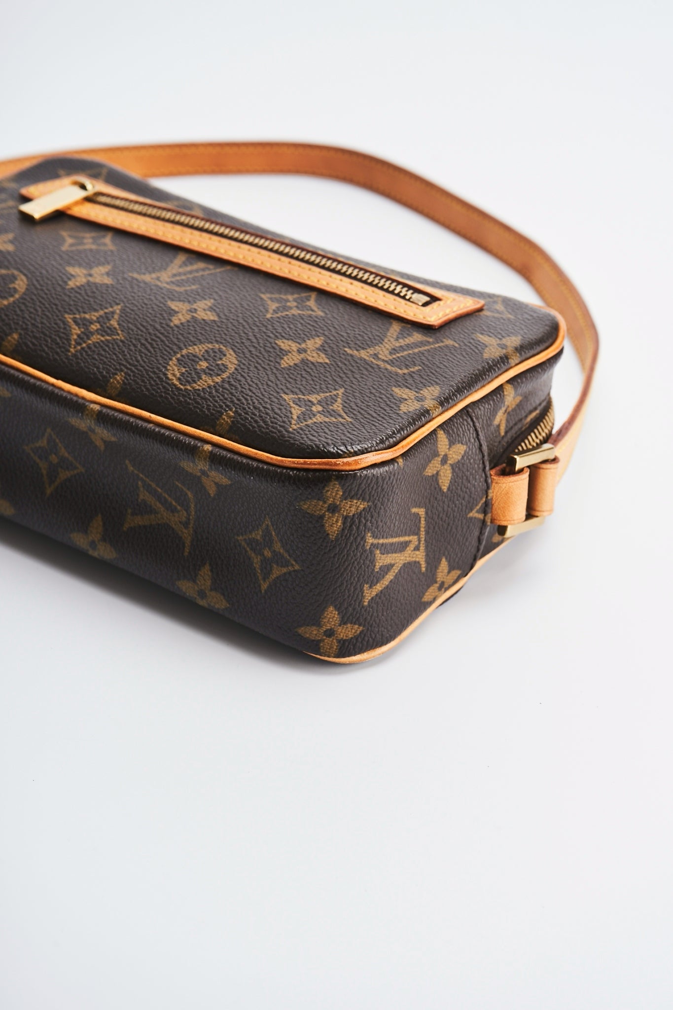 Louis vuitton cite pm size