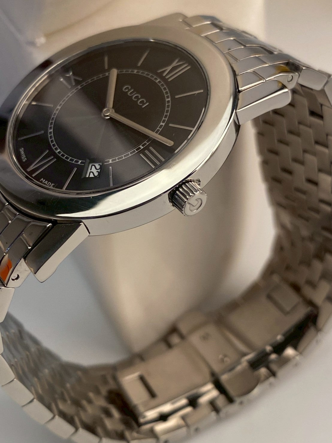 Gucci black dial men 5200M c.4751