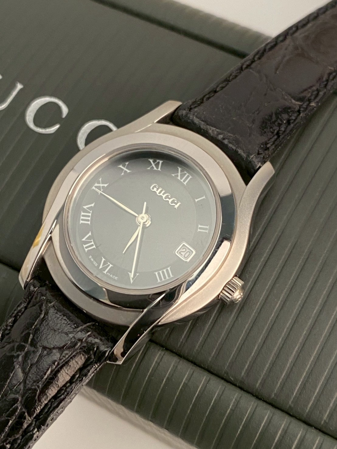 Gucci 5500l black dial watch