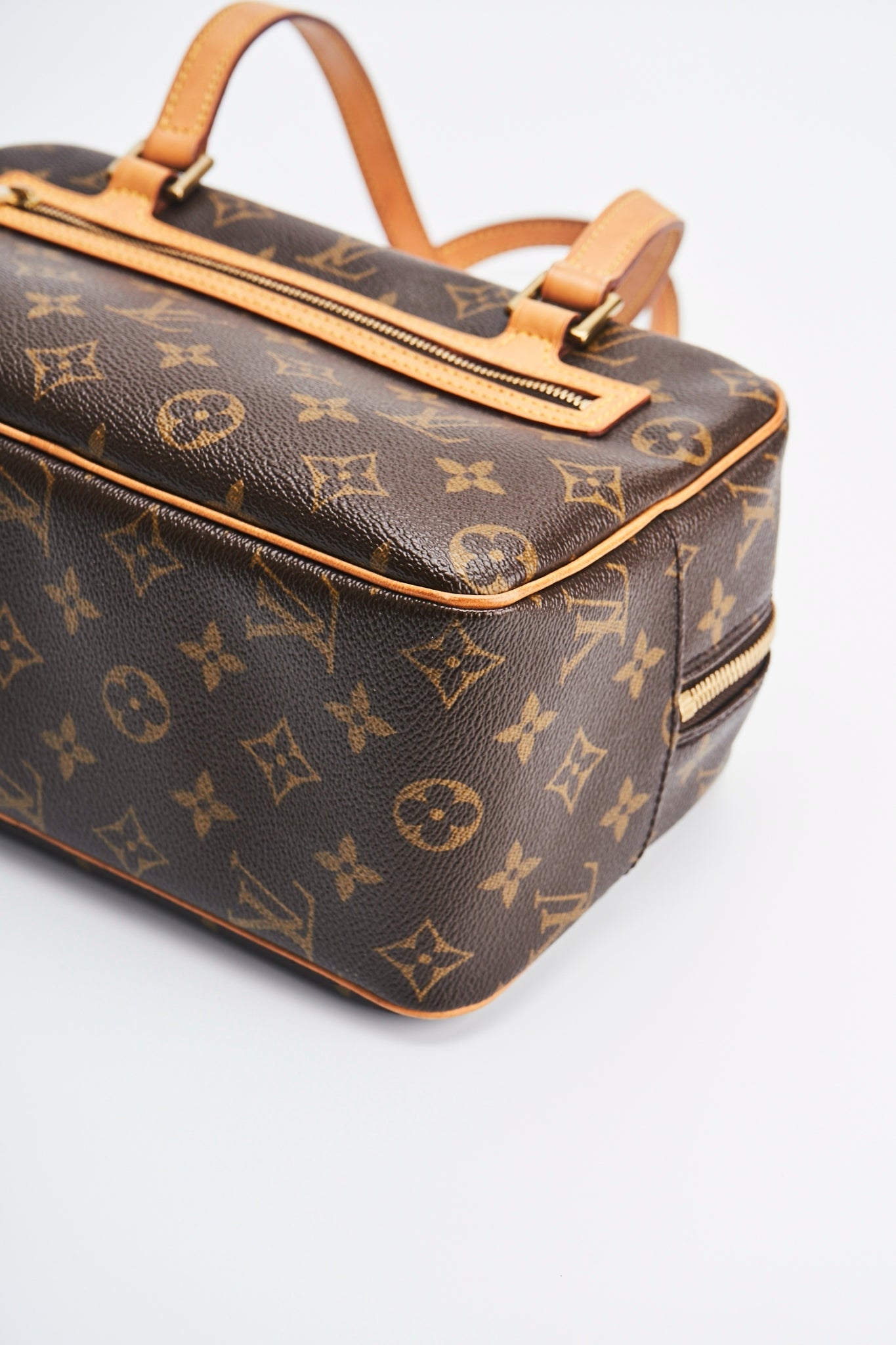 Louis vuitton cite mm size