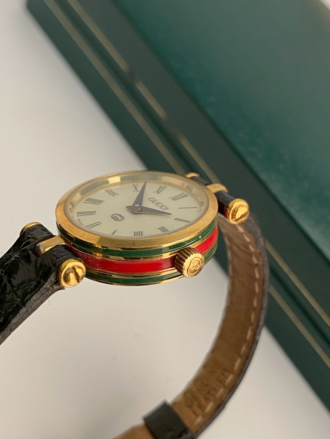 Gucci 2000m cream watch