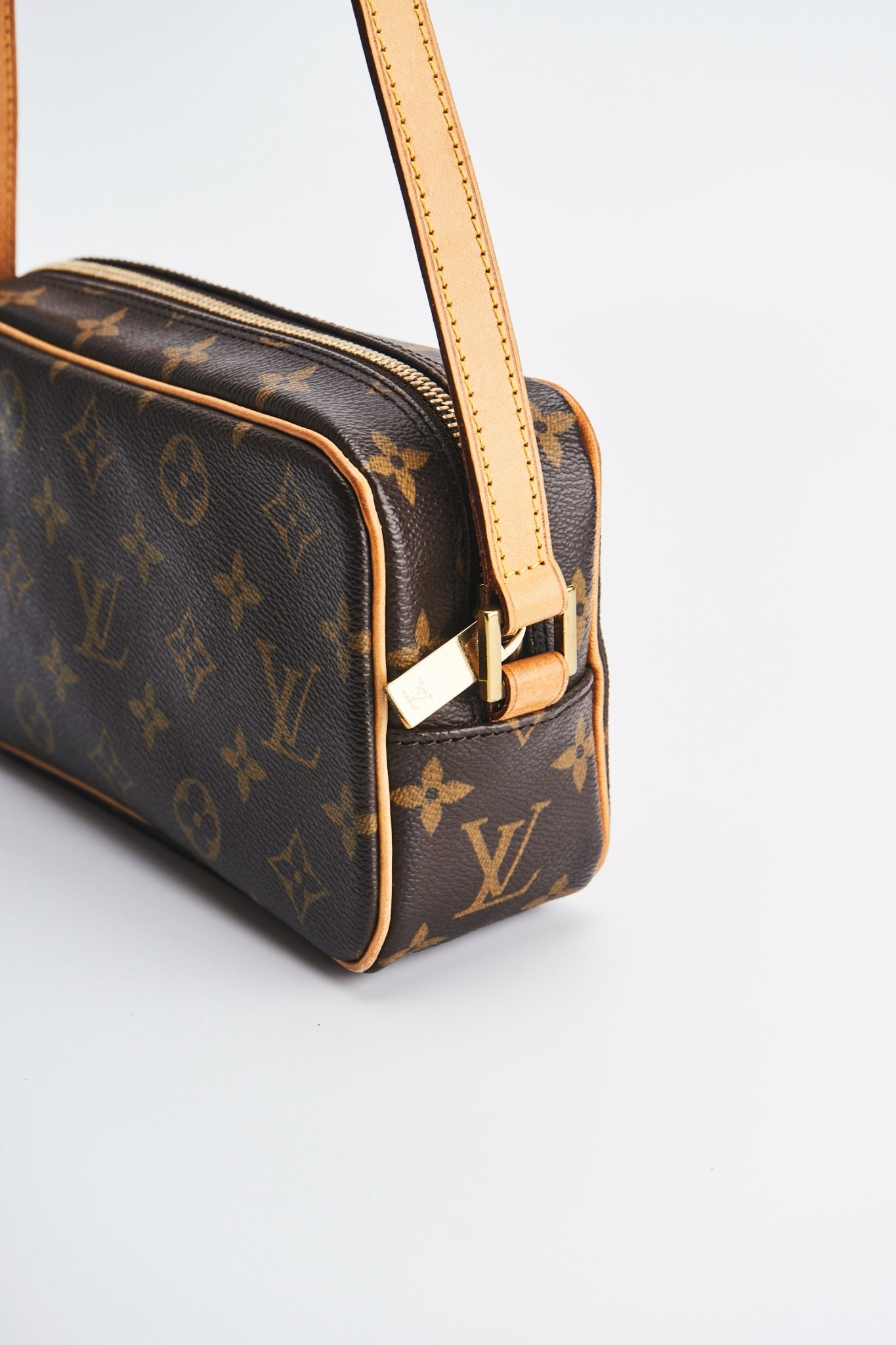 Louis vuitton cite pm size