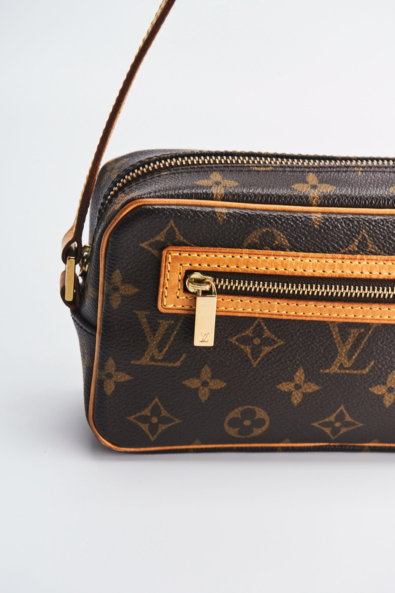 Louis vuitton cite pm size