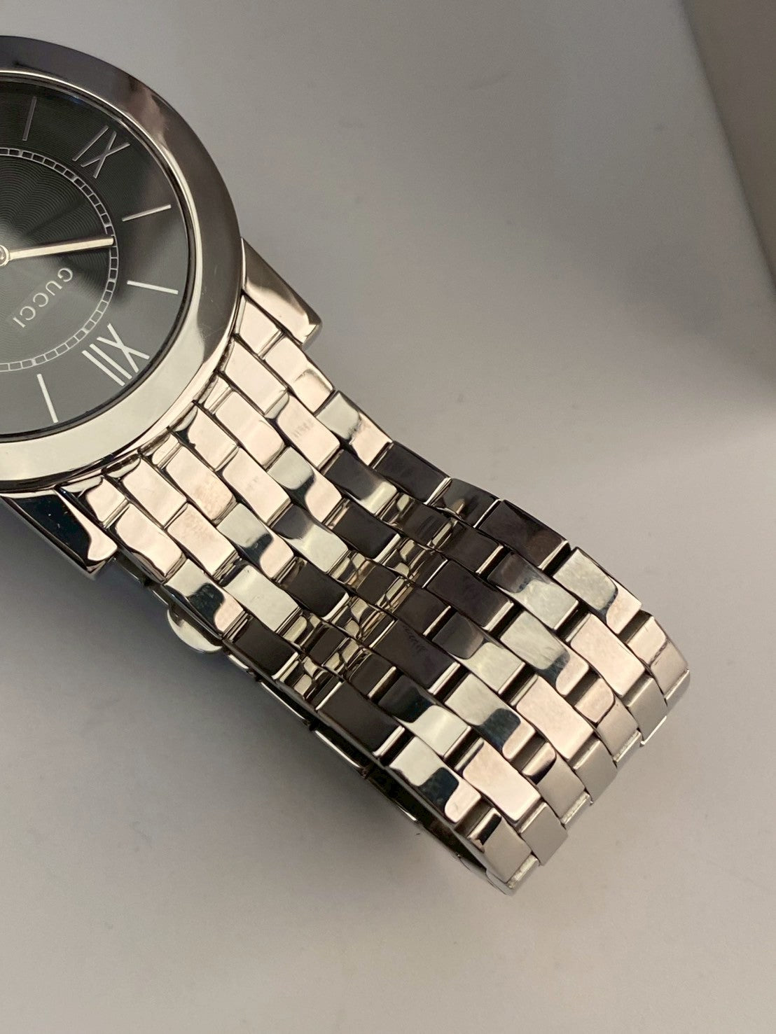 Gucci black dial men 5200M c.4751