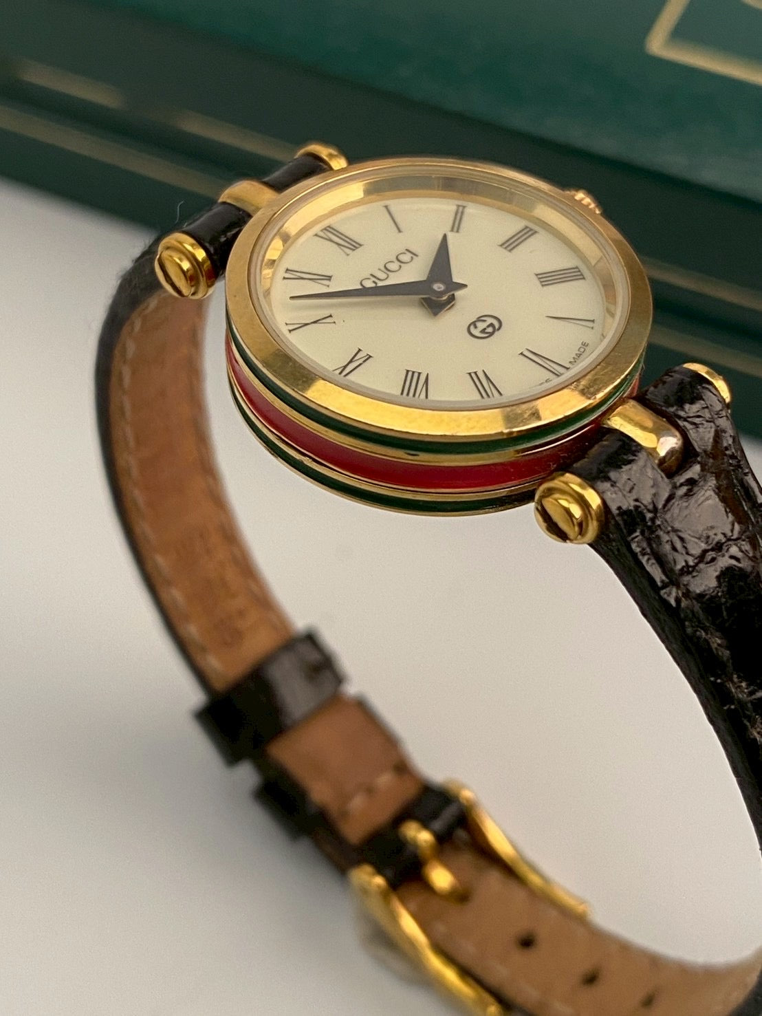 Gucci 2000m cream watch