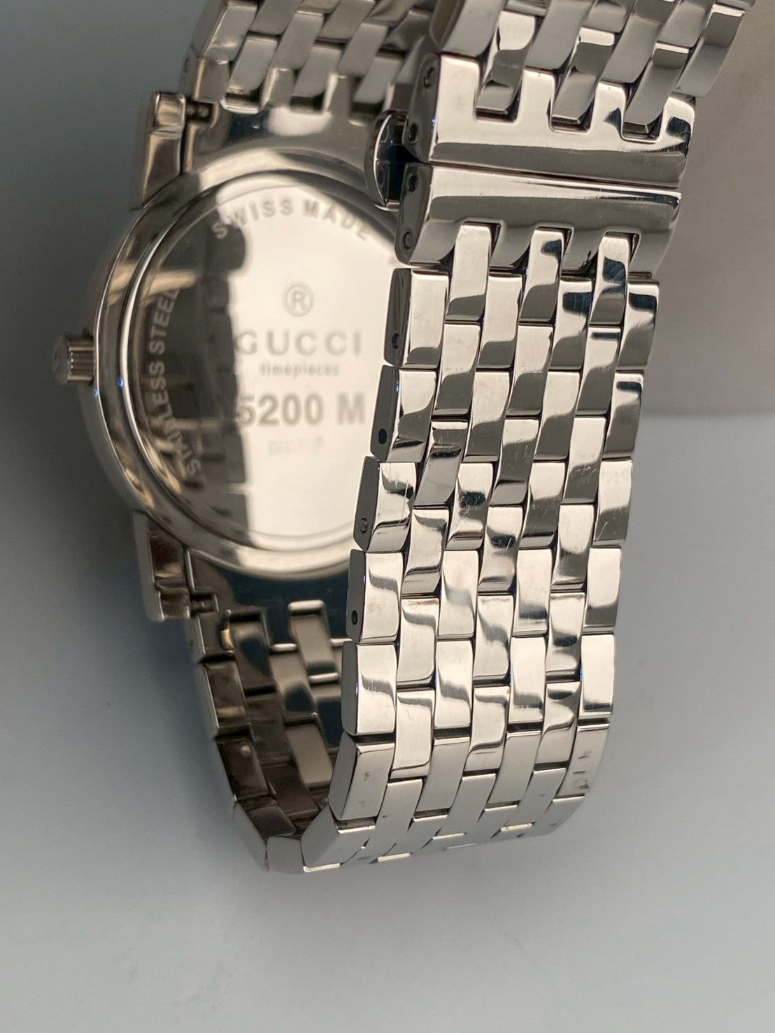 Gucci black dial men 5200M c.4751