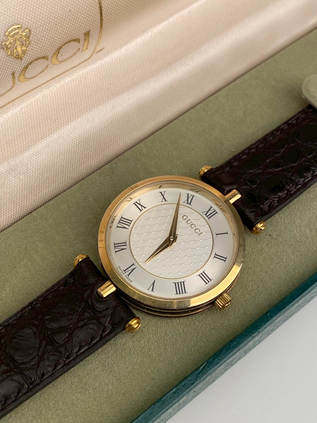 Gucci 2040M white dial c.3979