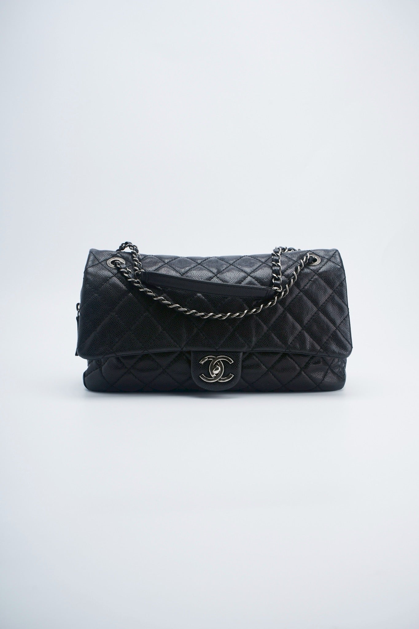 Chanel easy flab caviar skin