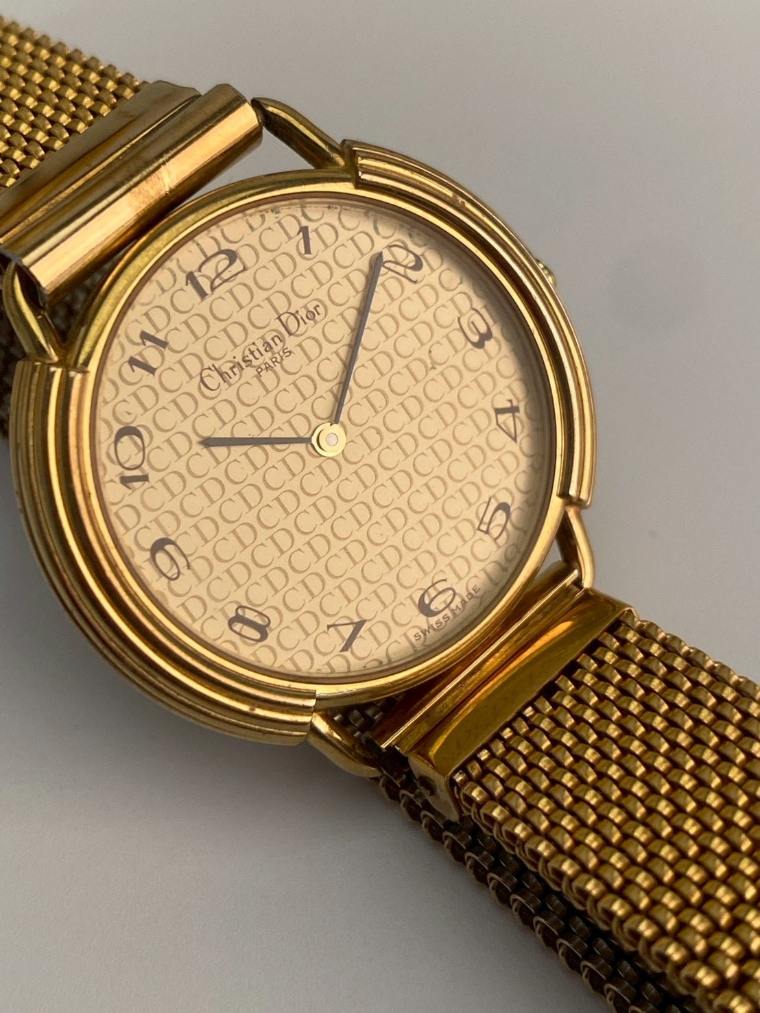 Dior 59 121 logo dial gold watch