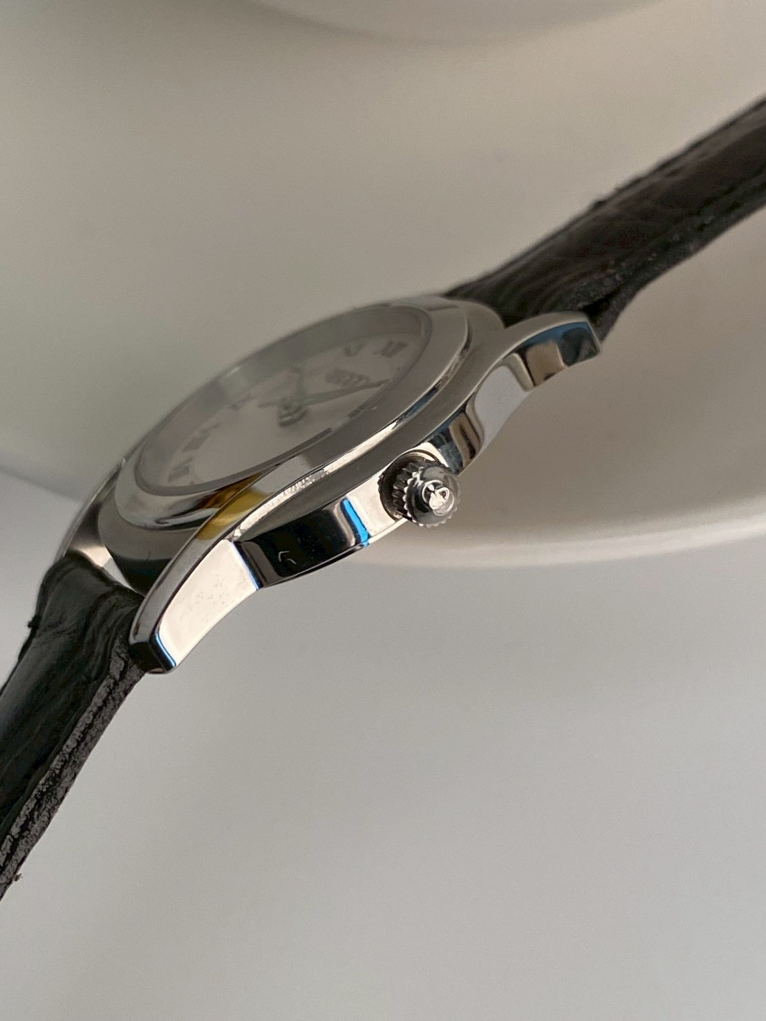 Gucci 5500l silver dial watch