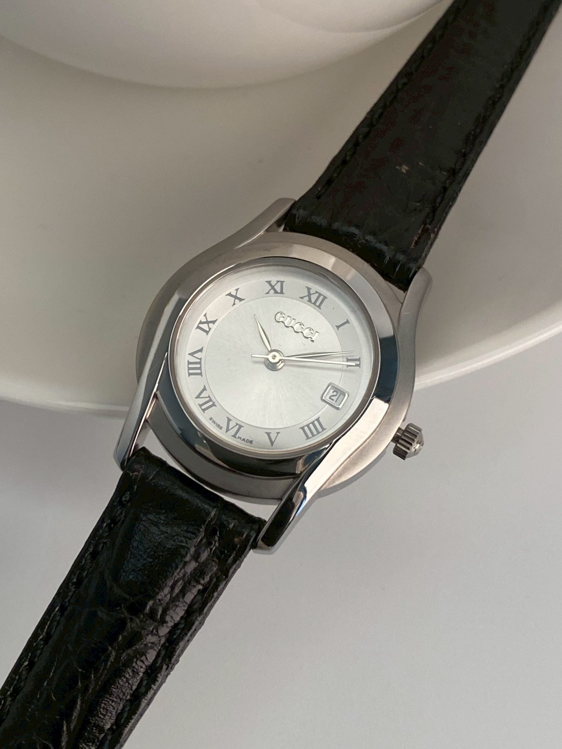 Gucci 5500l silver dial watch