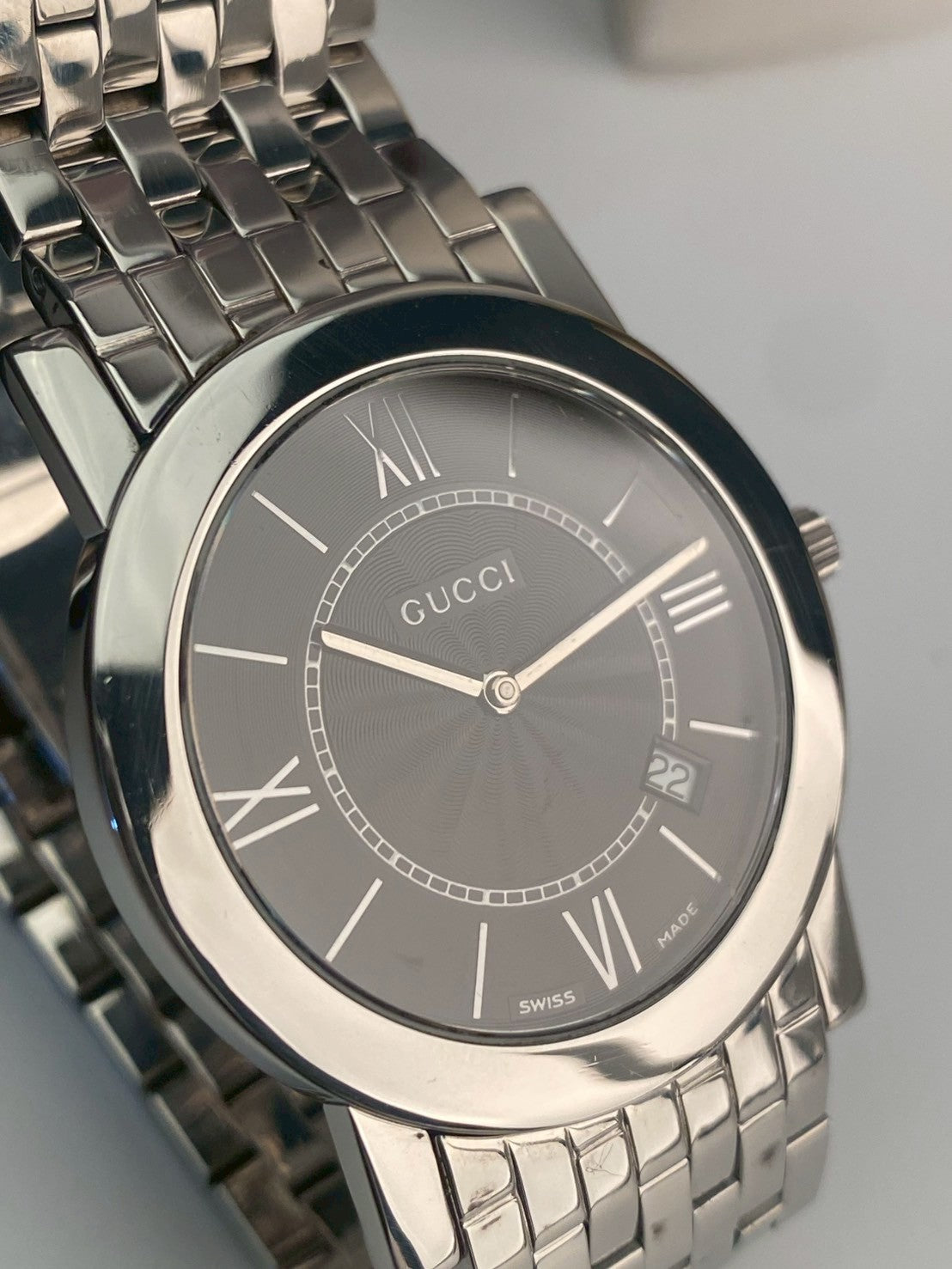 Gucci black dial men 5200M c.4751