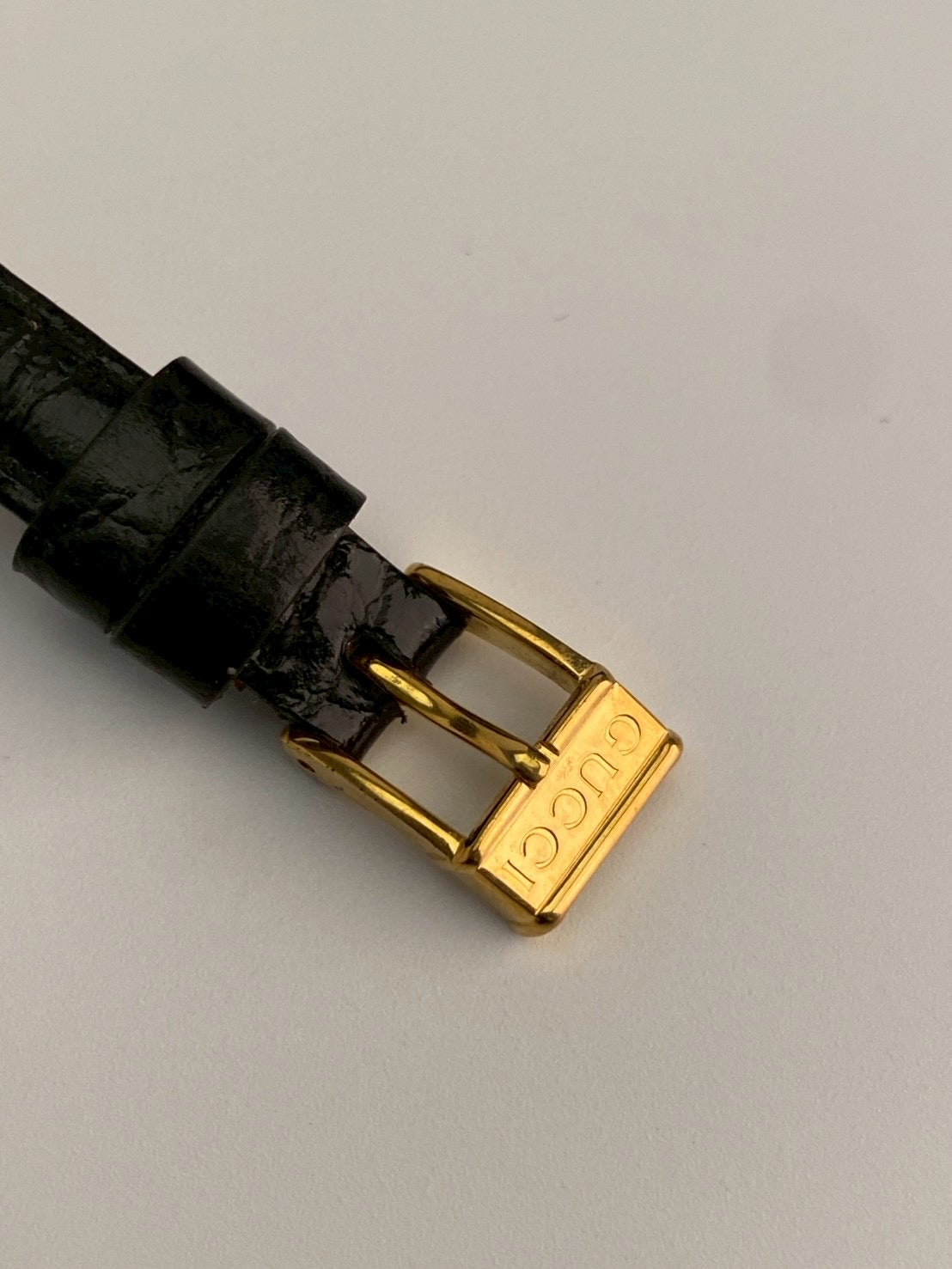 Gucci 2000m cream watch