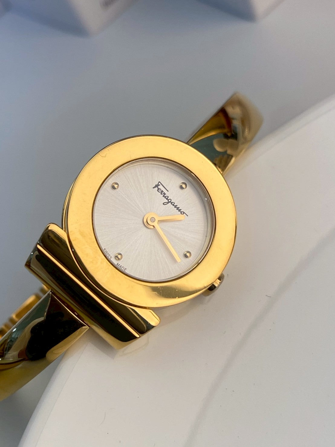 Ferragamo watch gold c.1251
