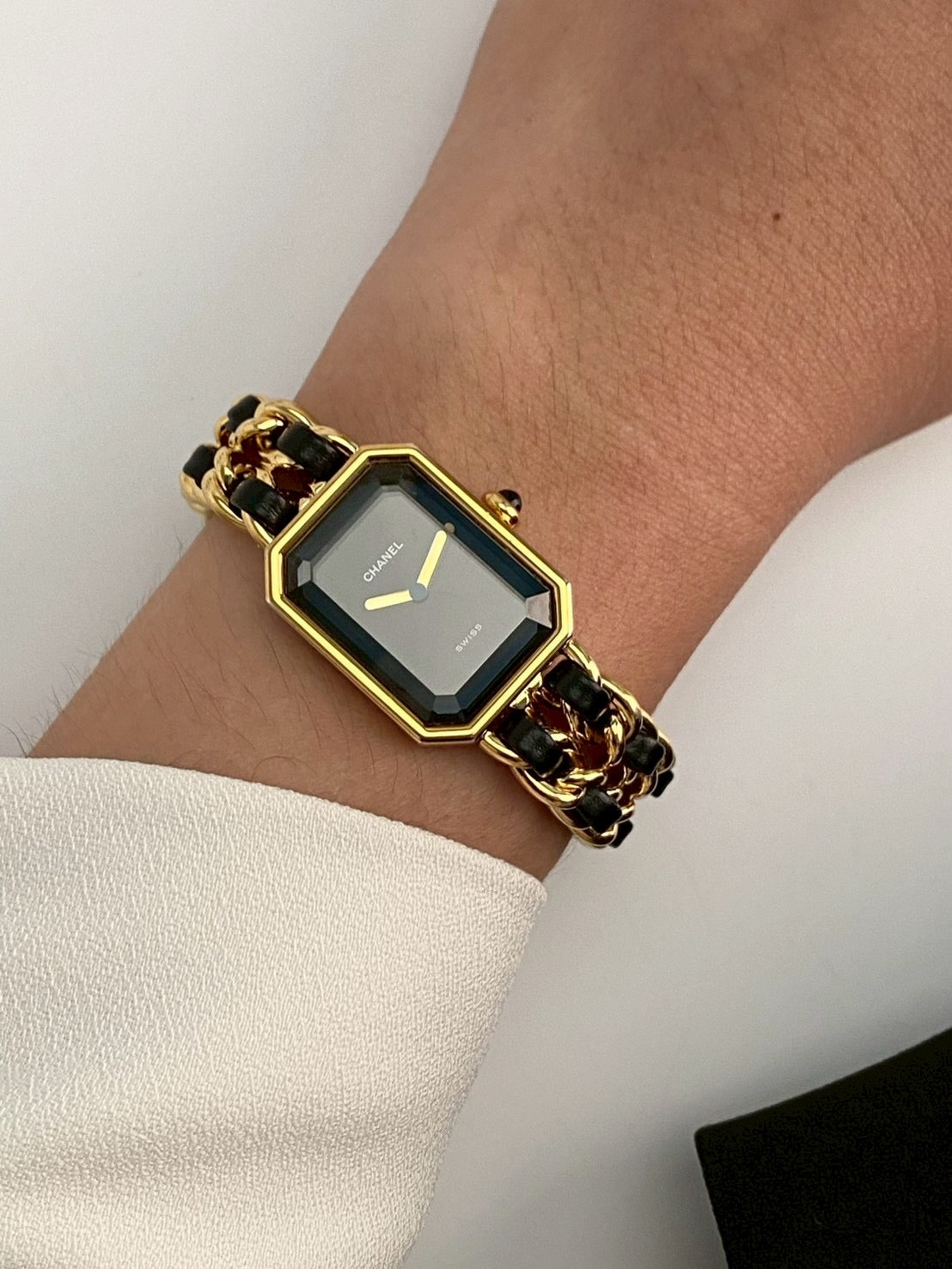 Chanel premier M size c.9927