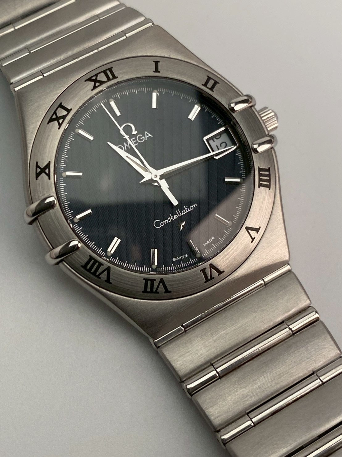 Omega constellation black dial date c. 5218