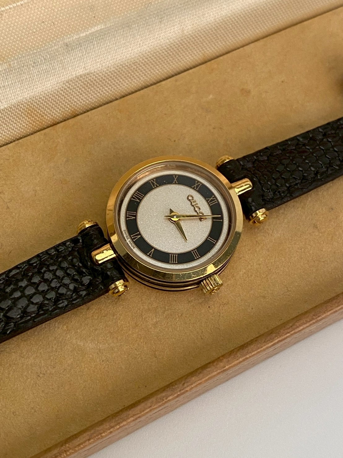 Gucci 2000I black dial lady