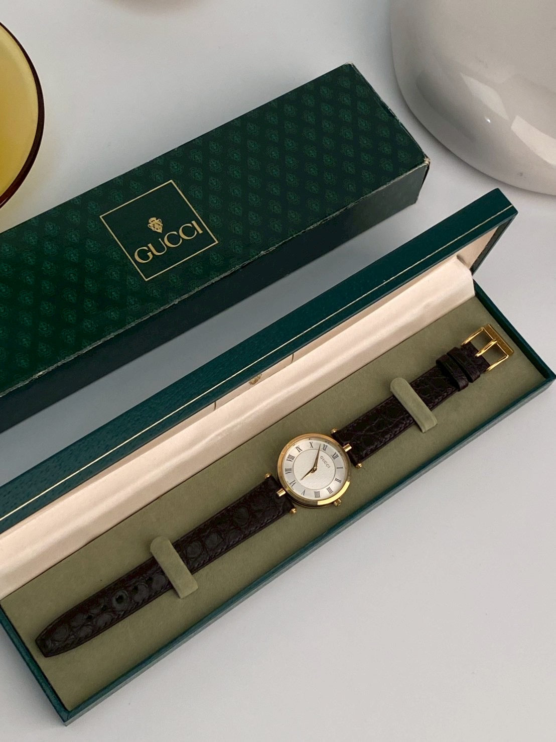 Gucci 2040M white dial c.3979