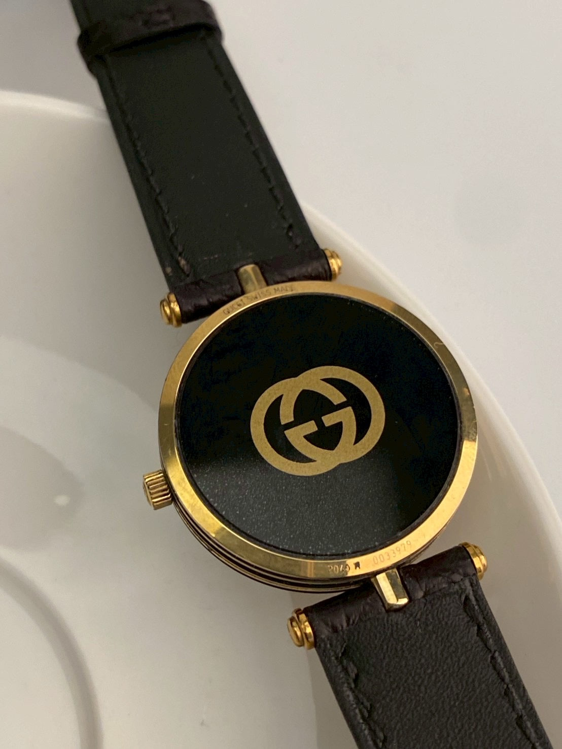 Gucci 2040M white dial c.3979