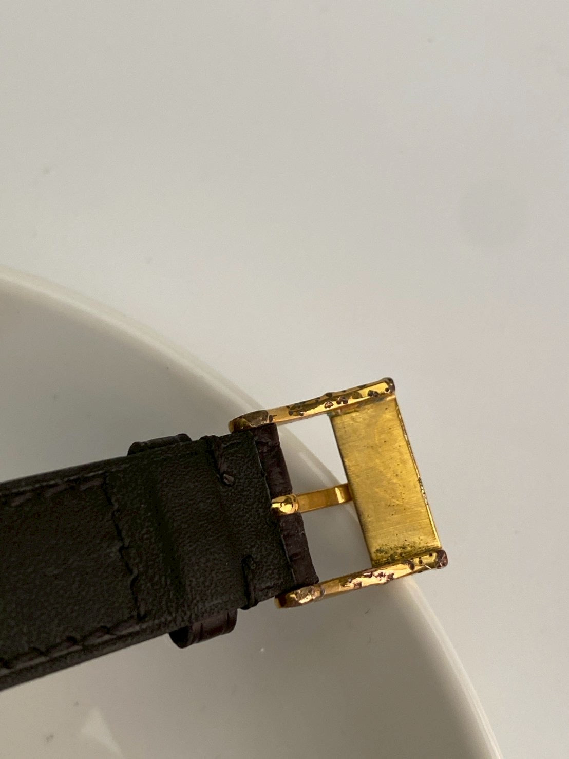 Gucci 2040M white dial c.3979