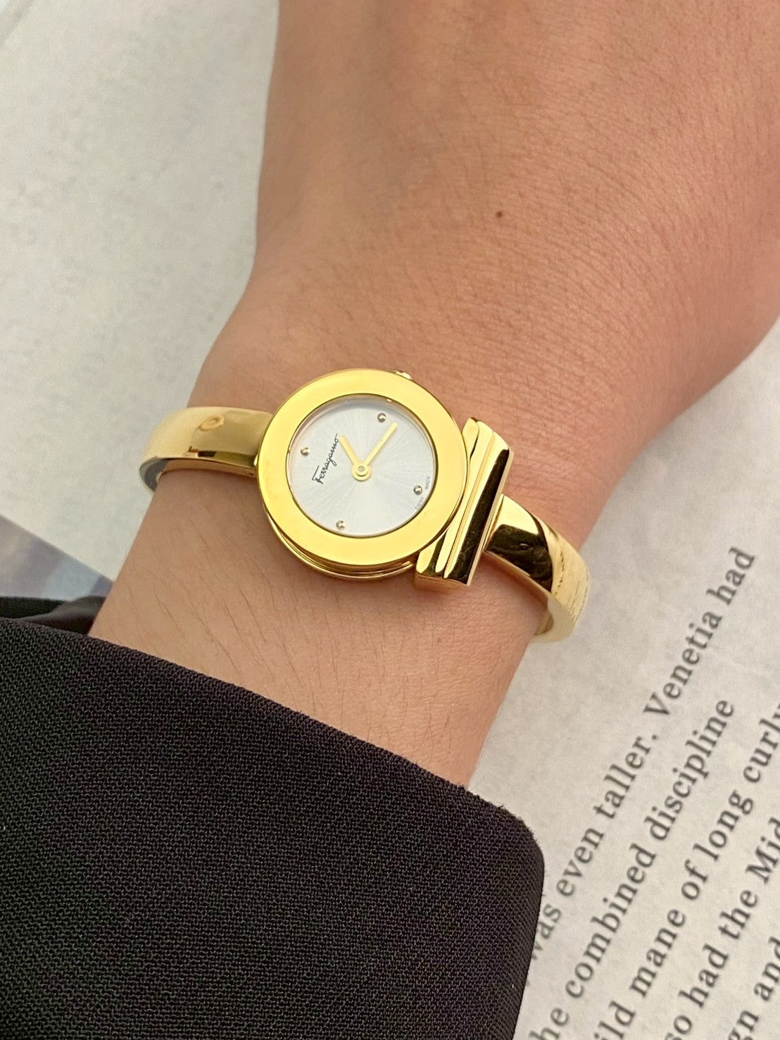Ferragamo watch gold c.1251