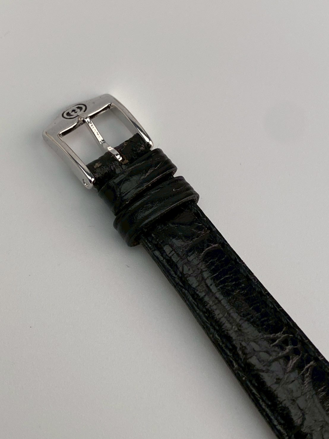 Gucci 5500l silver dial watch