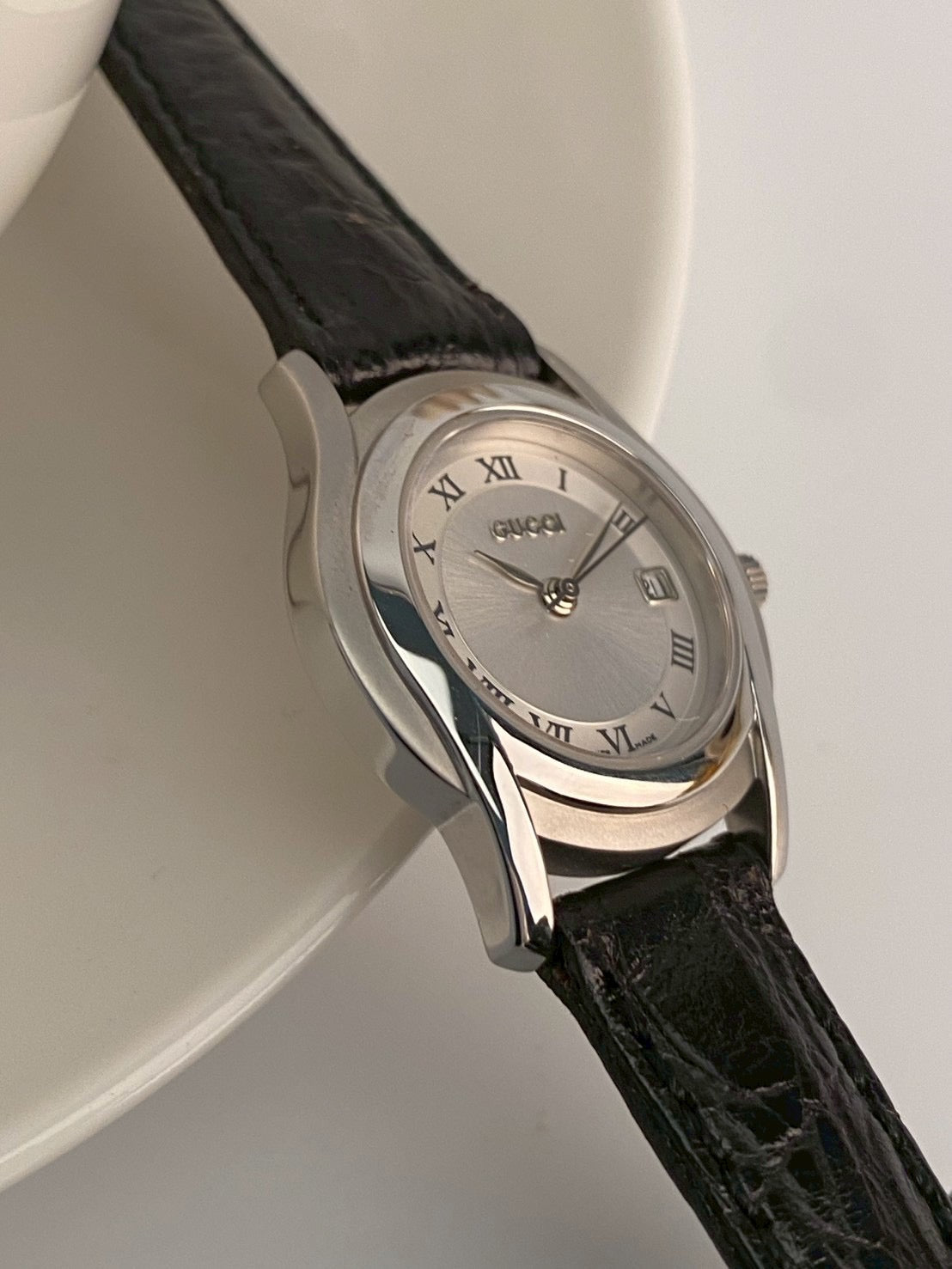 Gucci 5500l silver dial watch