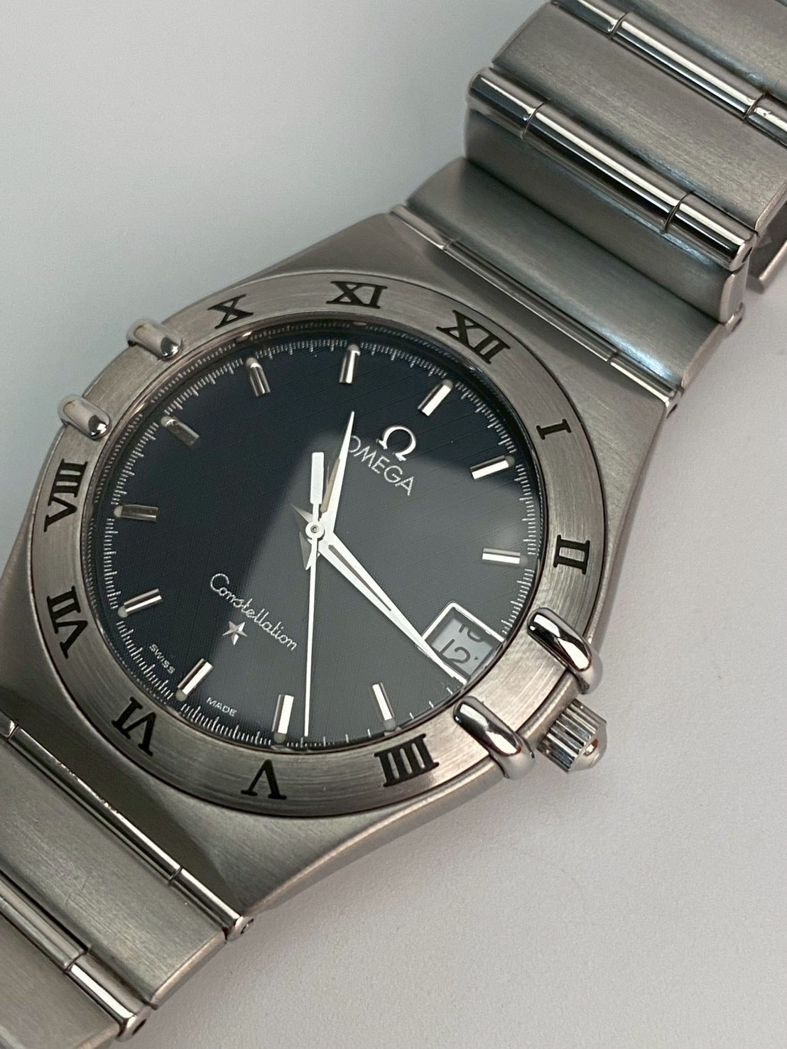 Omega constellation black dial date c. 5218