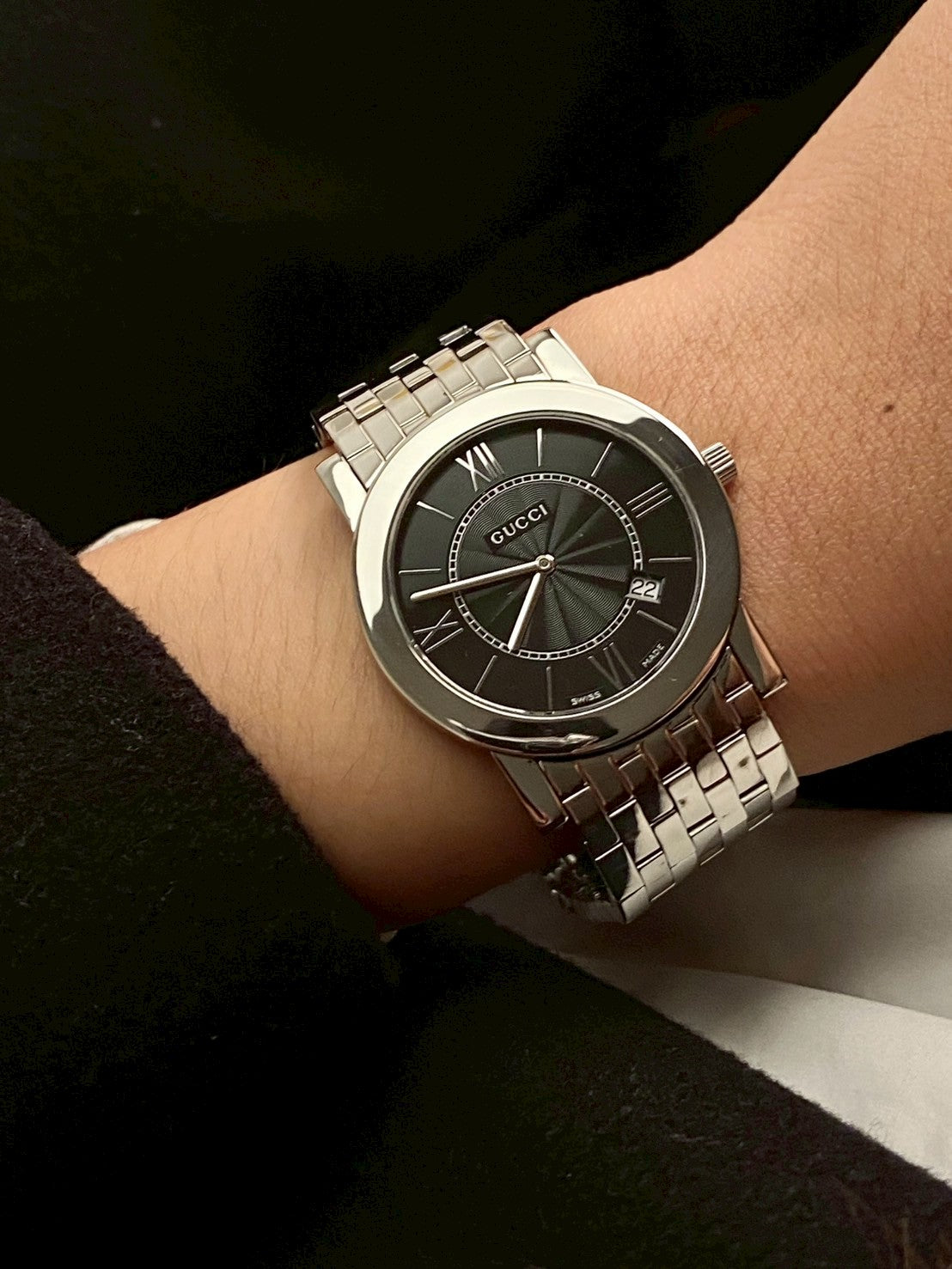 Gucci black dial men 5200M c.4751