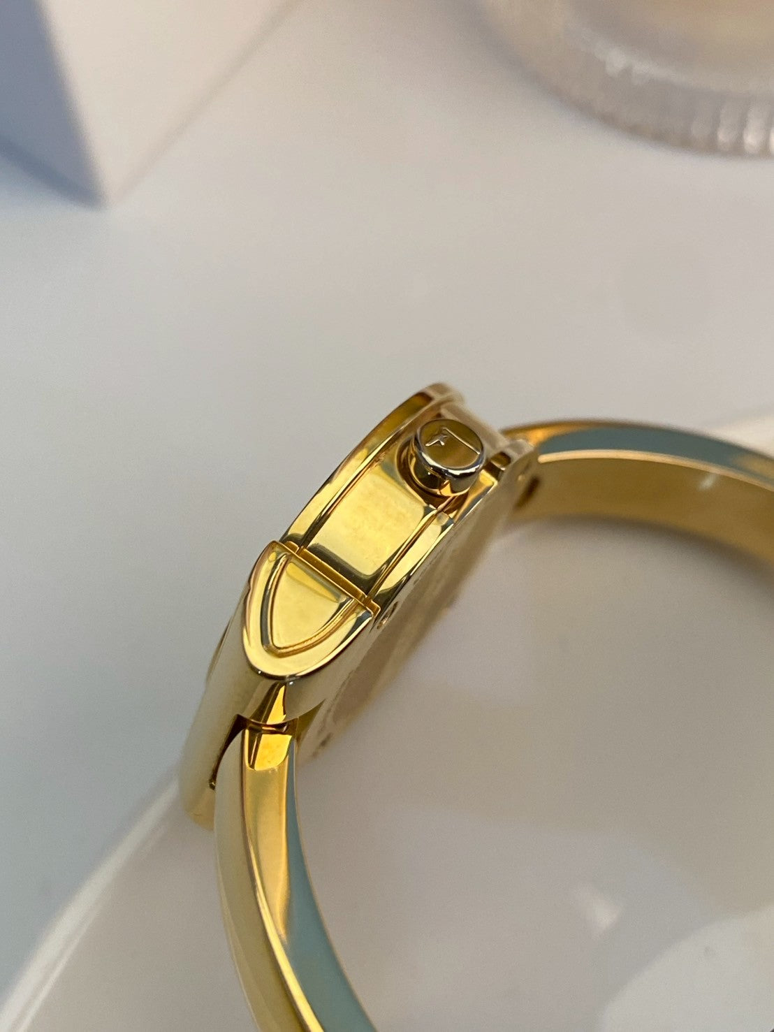 Ferragamo watch gold c.1251