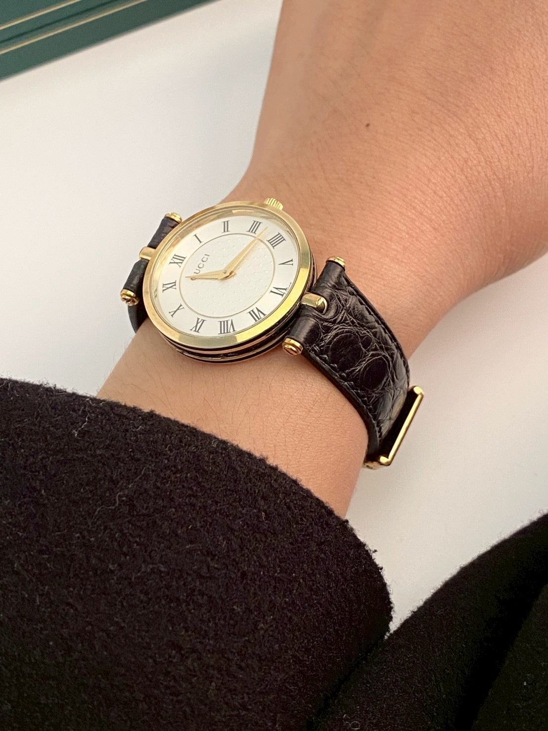 Gucci 2040M white dial c.3979
