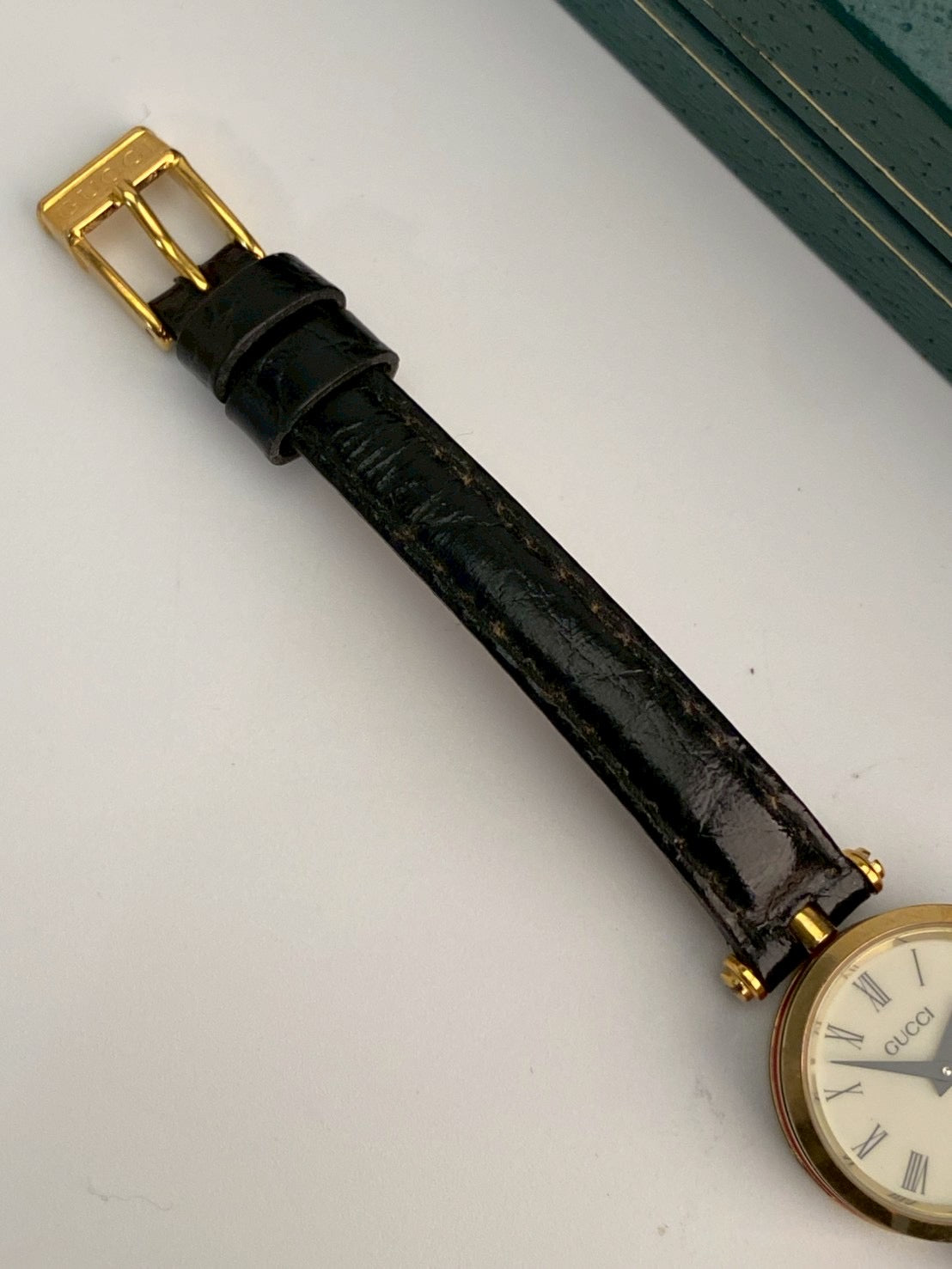 Gucci 2000m cream watch