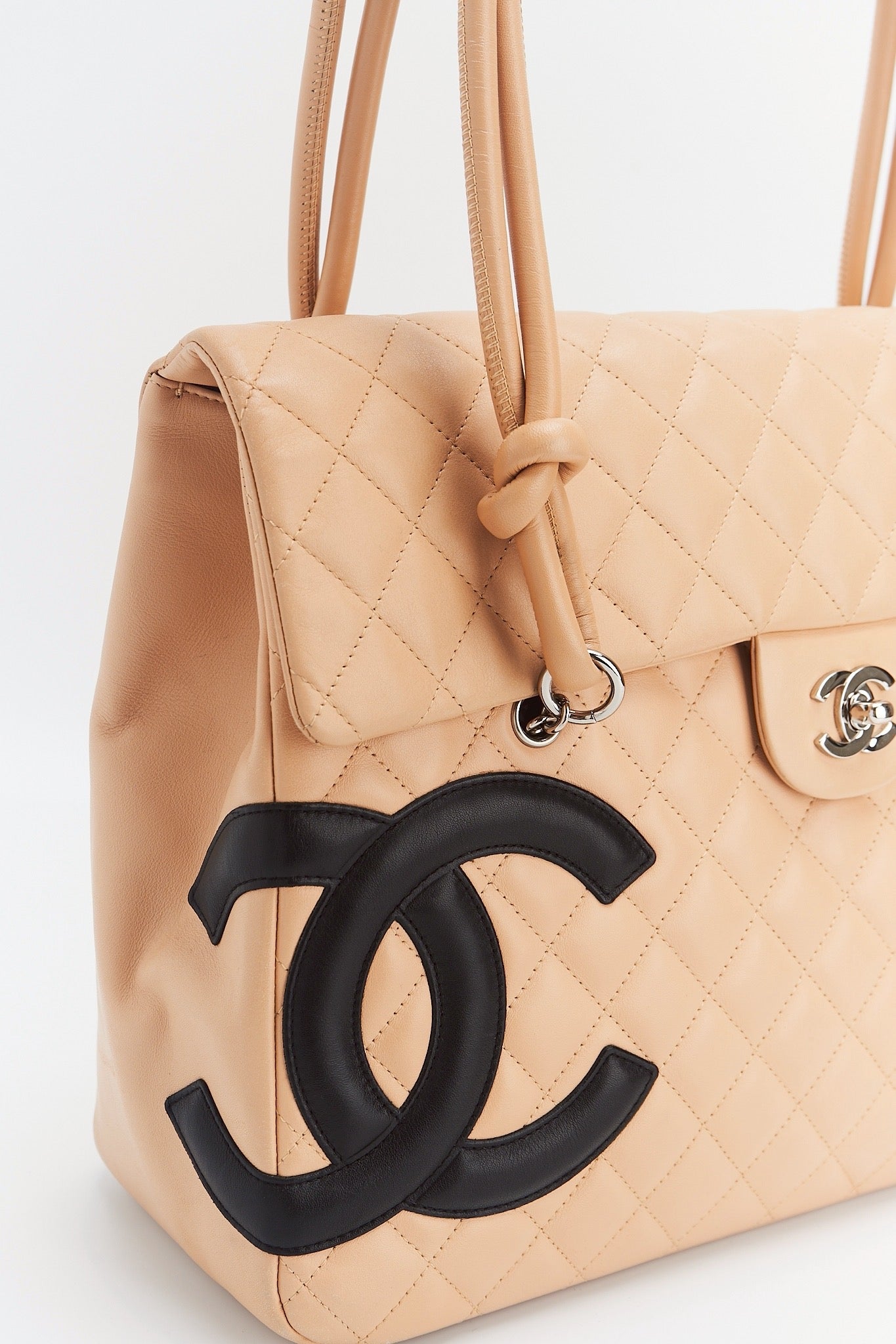 Chanel flab maxi clafskin leather