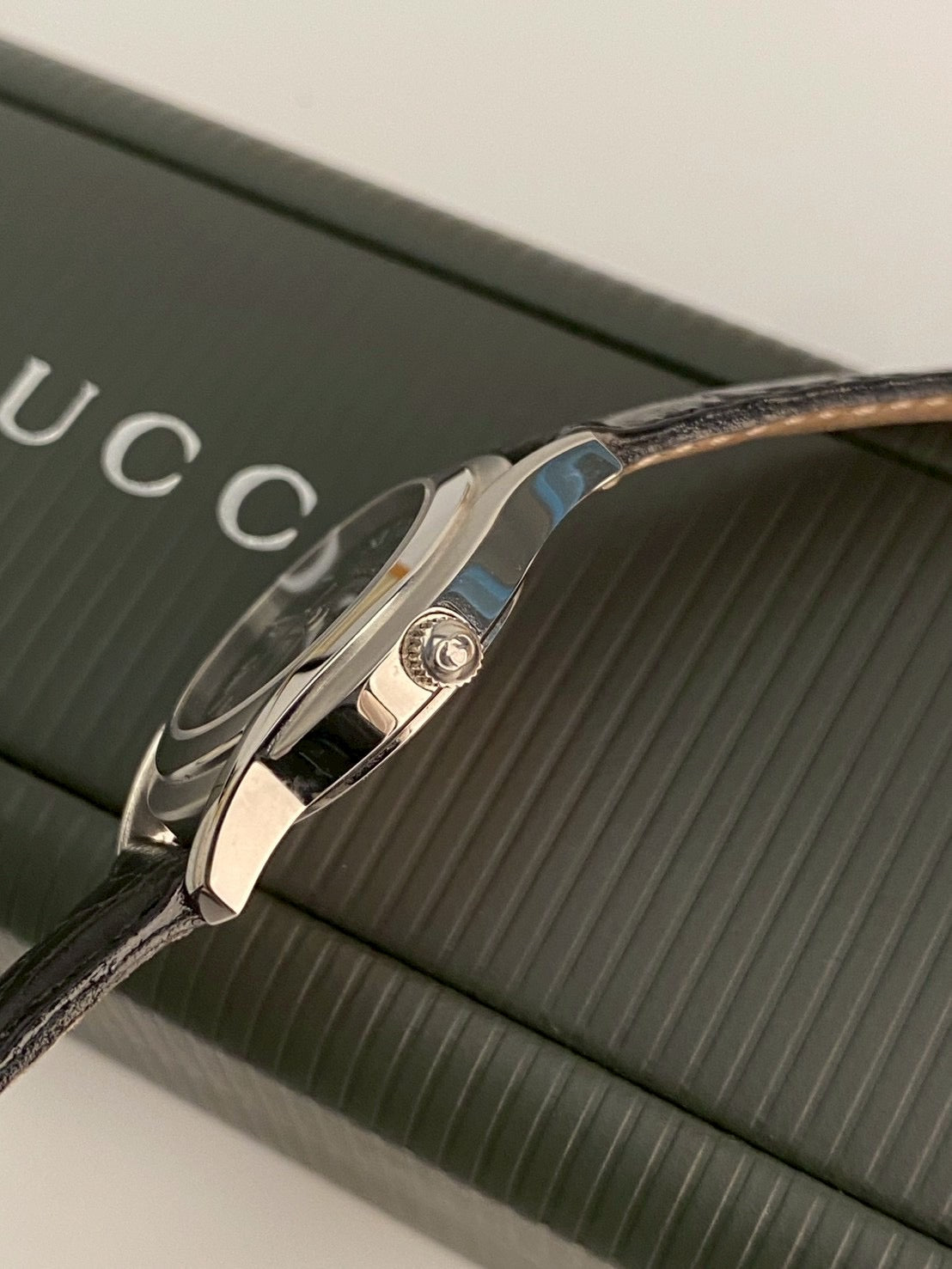 Gucci 5500l black dial watch