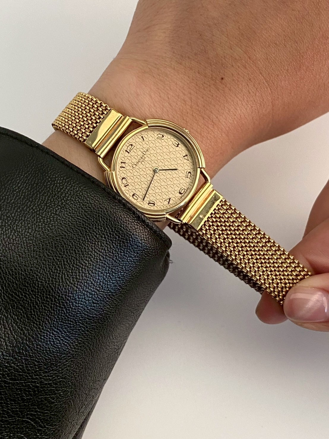 Dior 59 121 logo dial gold watch