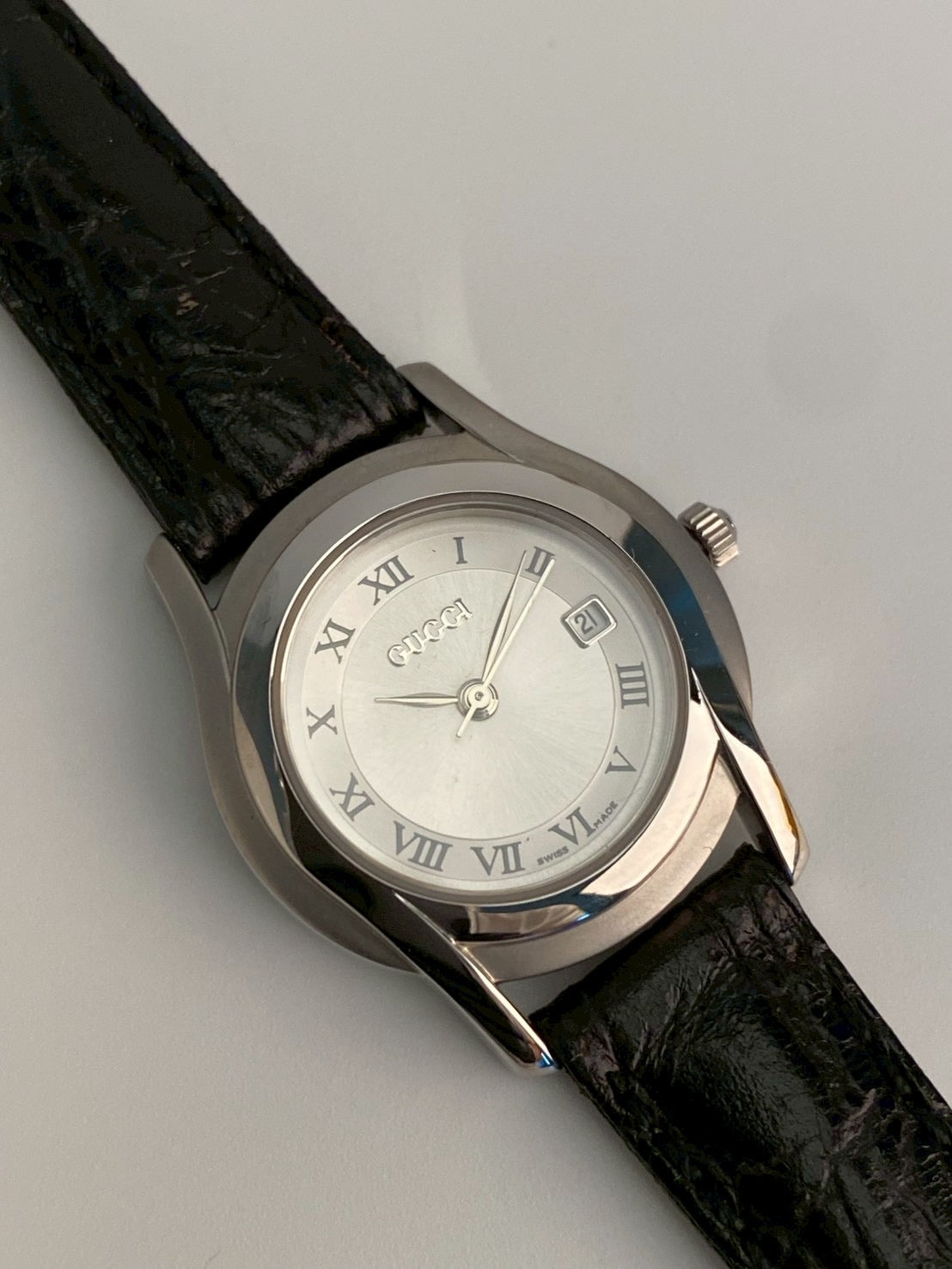Gucci 5500l silver dial watch