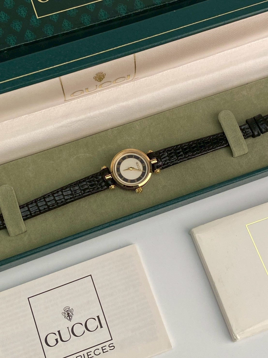 Gucci 2000m black watch